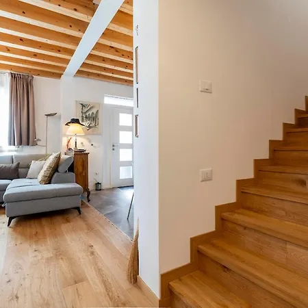 Stylish House Near With Parking *