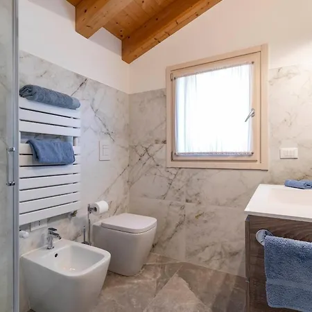 Stylish House Near With Parking Venedik