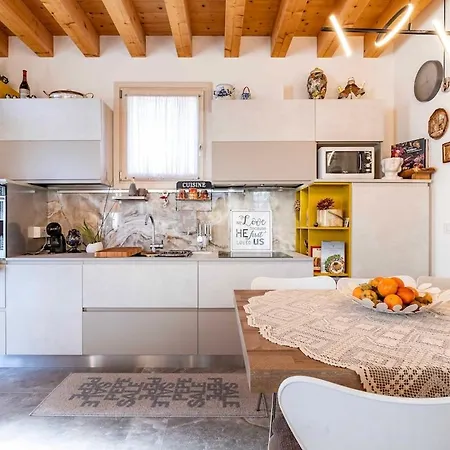 Nyaraló Stylish House Near With Parking *